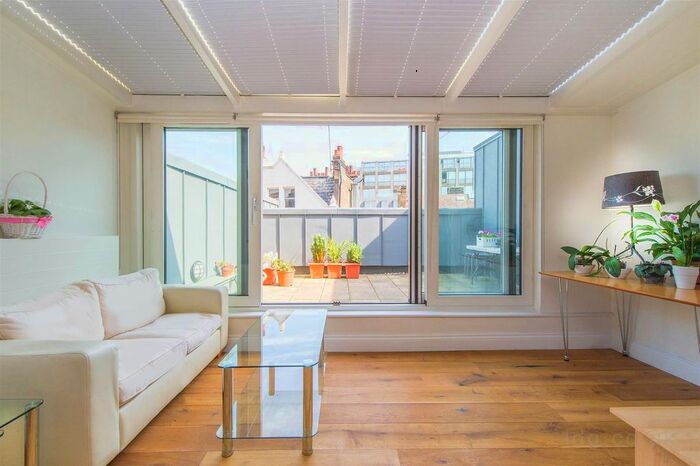 3 Bedroom Flat To Rent In West One House, Fitzrovia, W1W