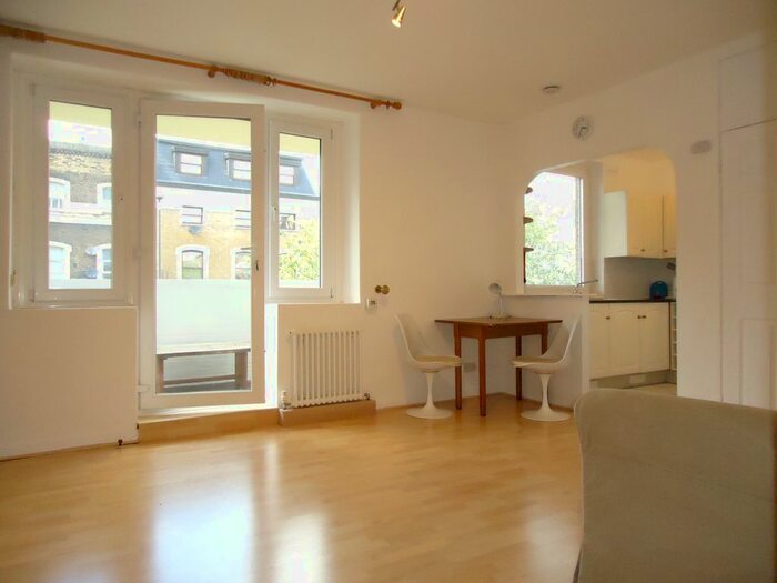 Studio To Rent In York Road, London, SW11