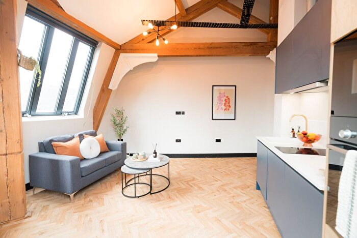 1 Bedroom Flat To Rent In Apt, Waterloo Street #, M1