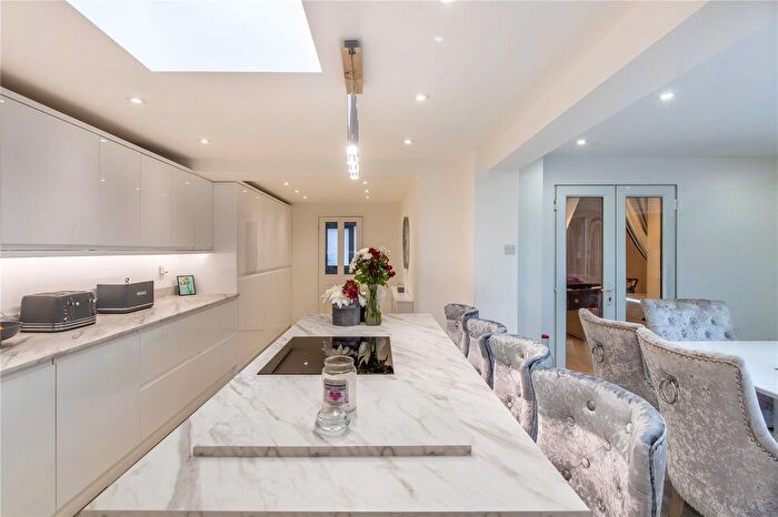 4 Bedroom Semi-detached House For Sale In Chestnut Walk, Bristol, BS13