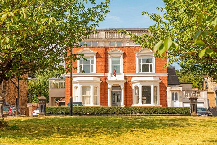 3 Bedroom Flat To Rent In Leeds Road, Harrogate, HG2