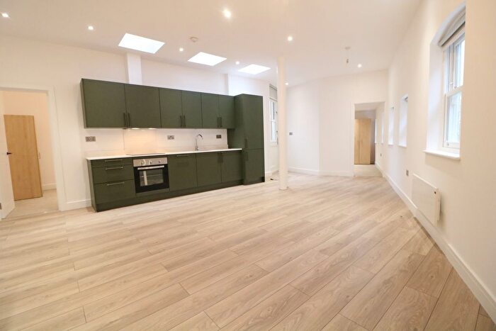 2 Bedroom Flat To Rent In North Street, Dorking, RH4