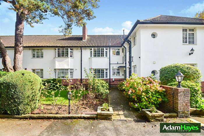 2 Bedroom Apartment To Rent In Okehampton Close, North Finchley, N12