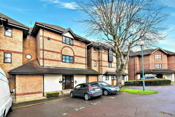 2 Bedroom Flat To Rent In Clifton Walk Dartford, DA2