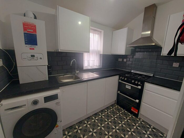 2 Bedroom Flat To Rent In Green Street, E13