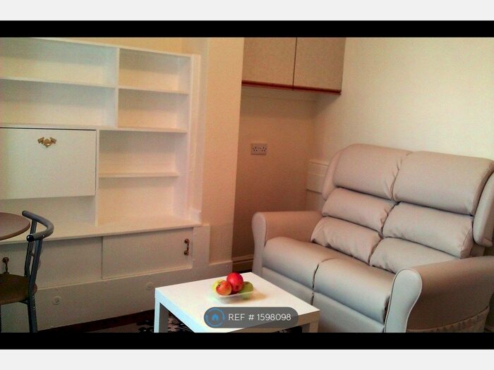 1 Bedroom Flat To Rent In Levenshulme, Manchester, M19