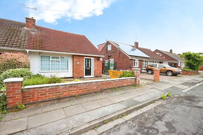 2 Bedroom Bungalow For Sale In Colina Close, Coventry, West Midlands, CV3