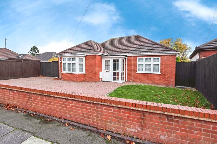 2 Bedroom Semi-detached House For Sale In Horse Shoes Lane, Birmingham, B26