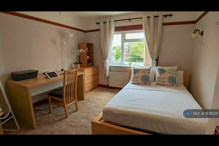 3 Bedroom Semi-Detached House To Rent In Charter Avenue, Coventry, CV4