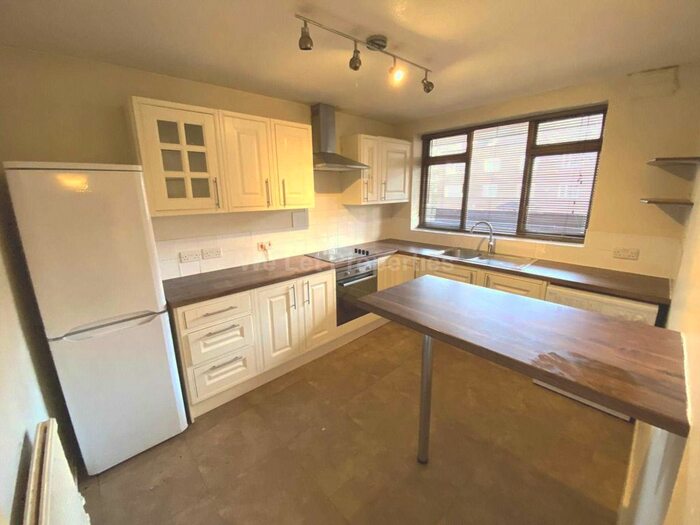 1 Bedroom Flat To Rent In Bevill Square, Salford, M3