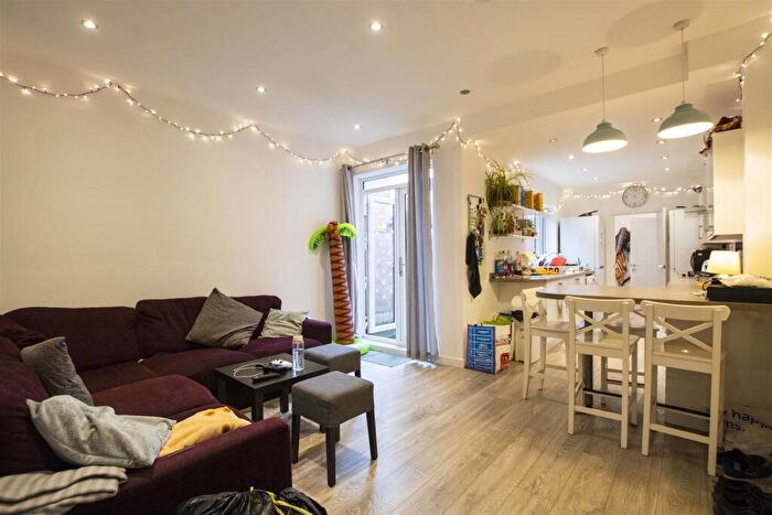 6 Bedroom House To Rent In Raddlebarn Road, Birmingham, West Midlands, B29