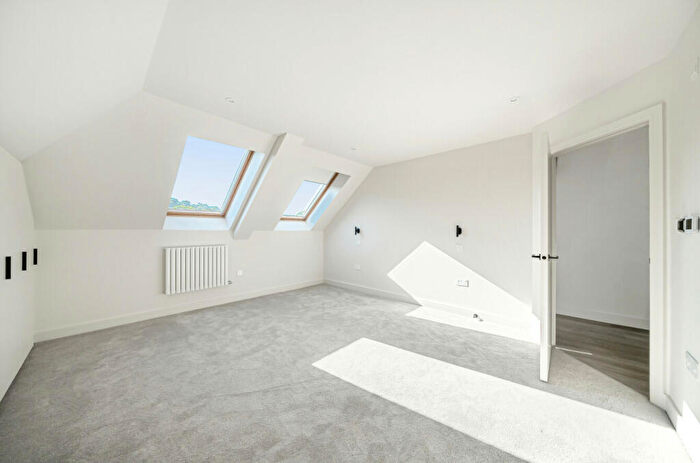 2 Bedroom Flat For Sale In Hyde Street, Winchester, Hampshire, SO23