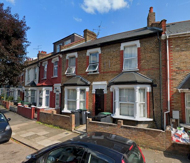 Studio To Rent In Clonmell Road, London, N17