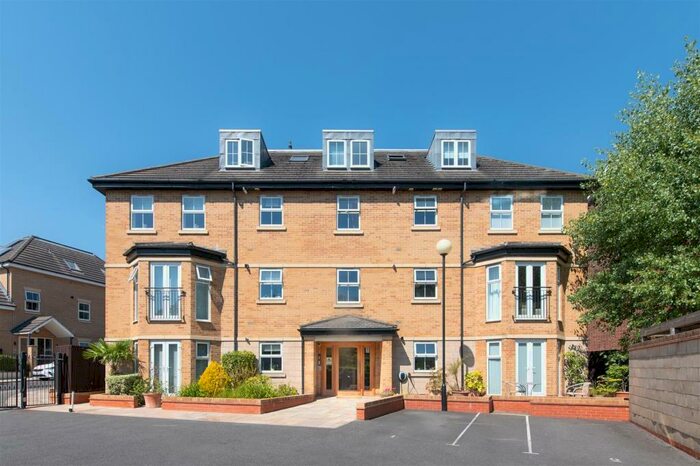 3 Bedroom Flat To Rent In Holders Hill Gardens, Hendon, NW4