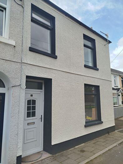 3 Bedroom Semi-Detached House For Sale In Hirwaun, Aberdare, CF44