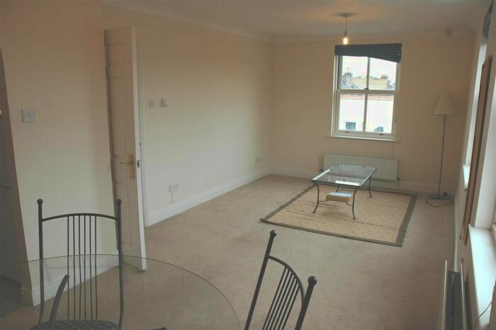 2 Bedroom Flat To Rent In Montague Road, London, SW19