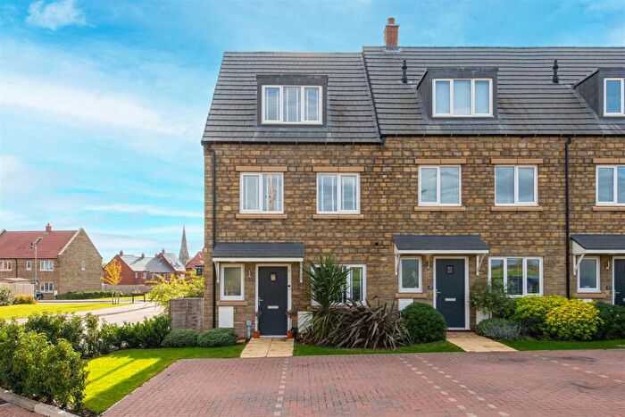3 Bedroom End Of Terrace House For Sale In Pentelow Way, Raunds, Wellingborough, NN9