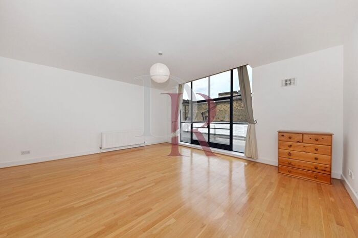 2 Bedroom Flat To Rent In Citybridge House, Goswell Road, Angel, EC1V