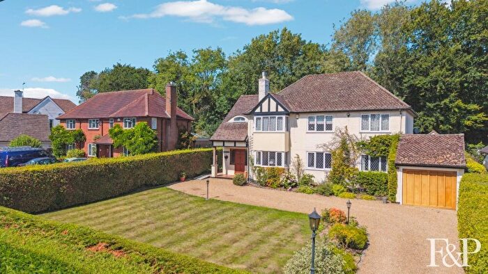 4 Bedroom Detached House For Sale In Seer Mead, Seer Green, HP9