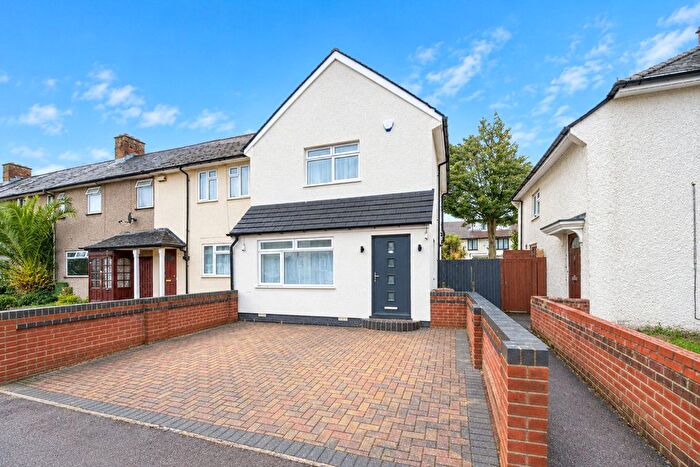 2 Bedroom End Of Terrace House To Rent In Groveway, Dagenham, RM8