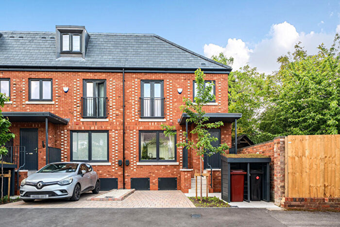 2 Bedroom House To Rent In Forge Close, Caversham, Reading, Berkshire, RG4