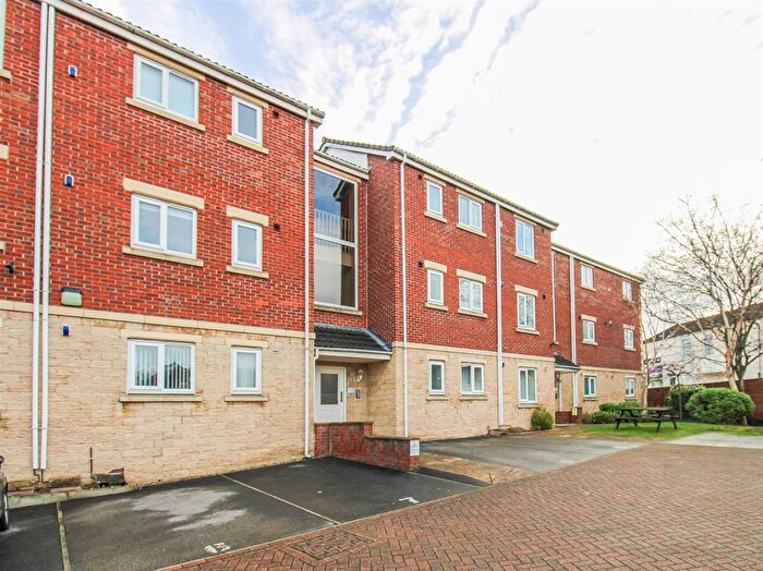2 Bedroom Flat For Sale In Twivey Court, Castleford, WF10