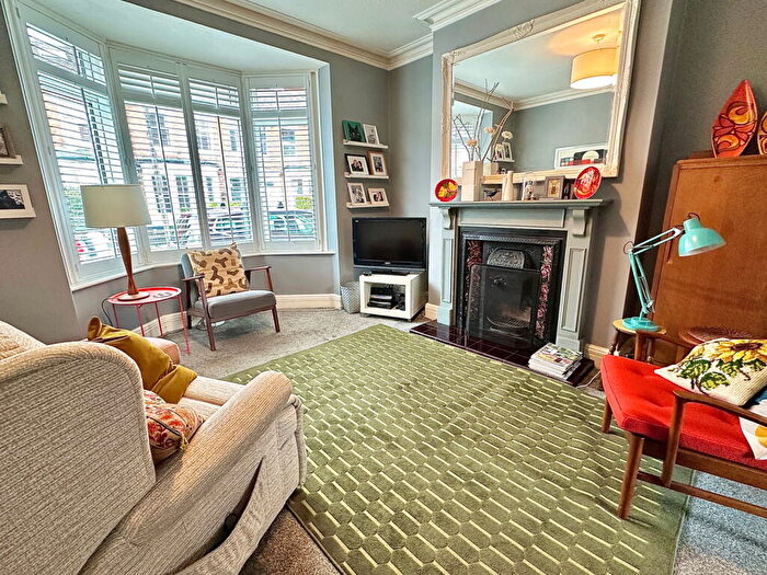 3 Bedroom Terraced House For Sale In Holly Road, Abington, NN1