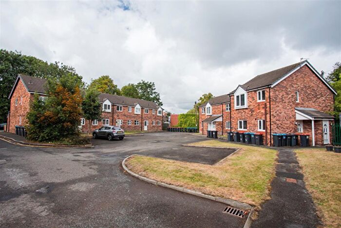 2 Bedroom Flat To Rent In Lakehouse Close, Weaverham, CW8