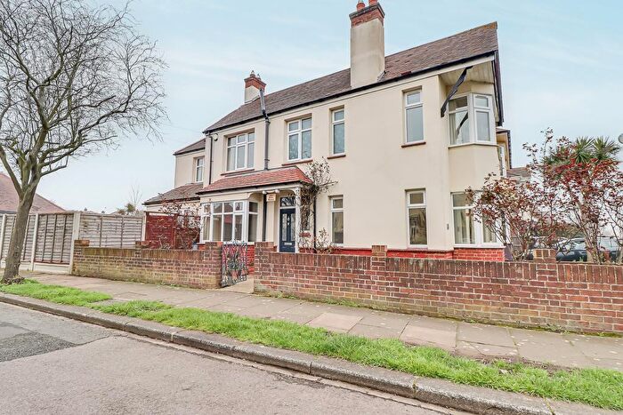 3 Bedroom Detached House For Sale In Northumberland Crescent, Southend-on-Sea, SS1
