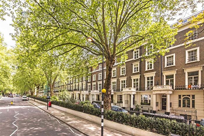 3 Bedroom Flat To Rent In Sussex Gardens, Hyde Park, W2