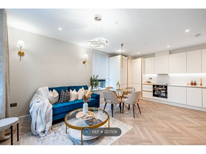 2 Bedroom Flat To Rent In Hatfield Road, St Albans, AL1