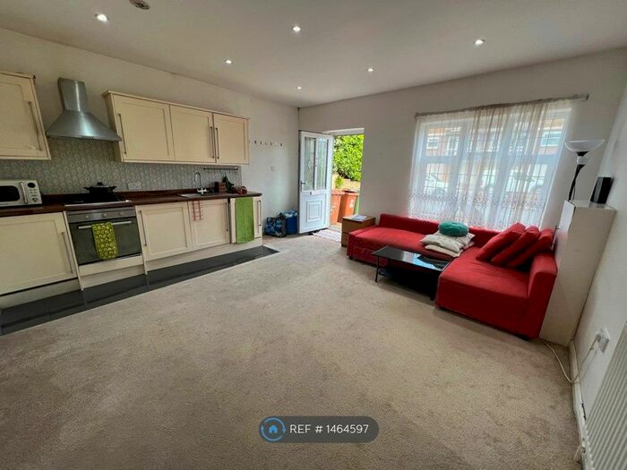 1 Bedroom Flat To Rent In Carshalton Road, Carshalton, SM5