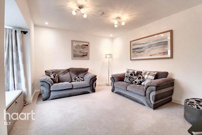 4 Bedroom Detached House For Sale In Walnut Drive, Haddenham, CB6