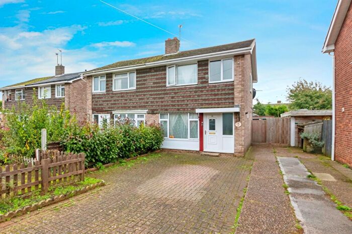 3 Bedroom House To Rent In Hill View Close, Grantham, NG31