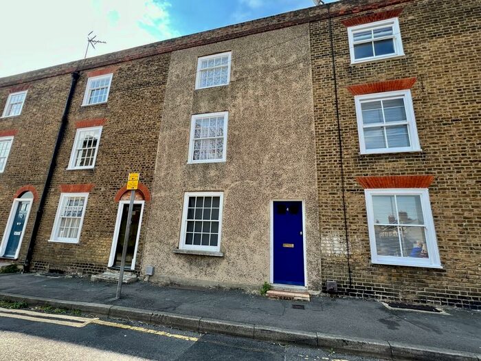 4 Bedroom Terraced House To Rent In East Terrace, Gravesend, DA12