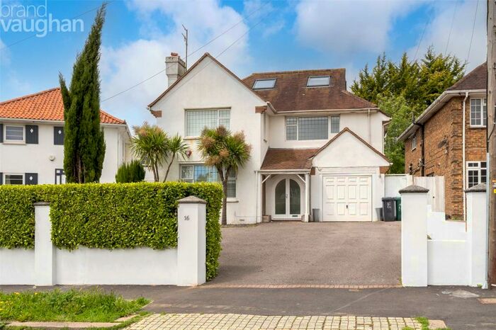 5 Bedroom Detached House To Rent In Woodland Drive, Hove, BN3