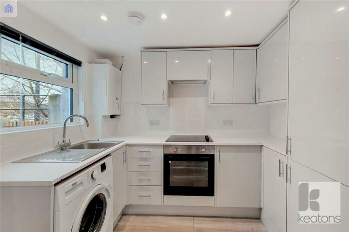 2 Bedroom Flat To Rent In Douglas Way, Deptford, London, SE8