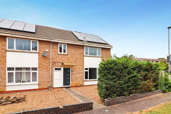 3 Bedroom End Of Terrace House For Sale In Copeland Walk, Bedford, MK41