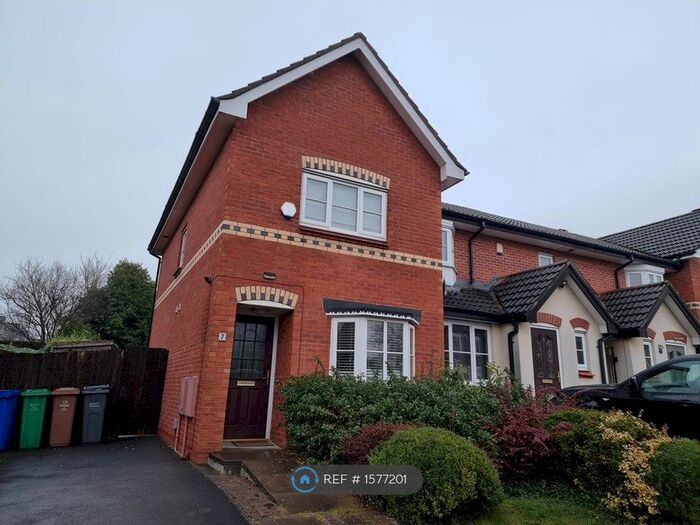 2 Bedroom End Of Terrace House To Rent In Beechdale Close, Manchester, M40
