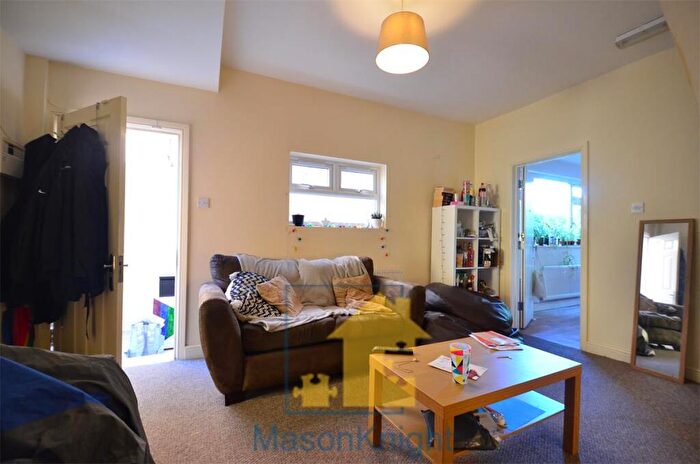 4 Bedroom Terraced House To Rent In Warwards Lane, Selly Oak, B29