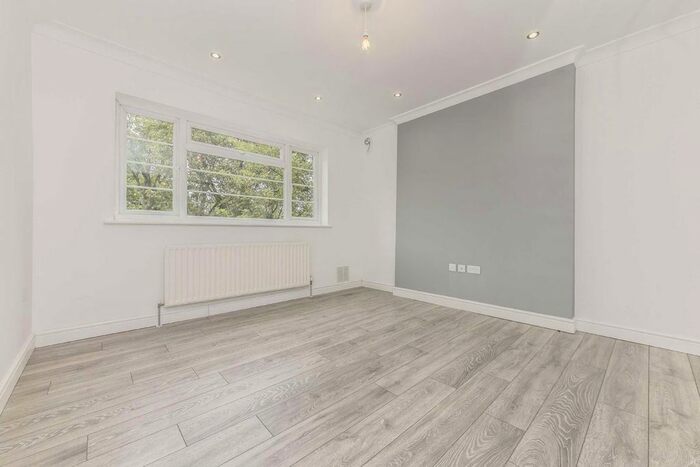 2 Bedroom Flat To Rent In Poynders Road, London, SW4