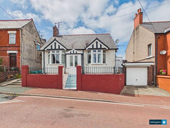 2 Bedroom Bungalow For Sale In Vinegar Hill, Rhosllanerchrugog, Wrexham, LL14