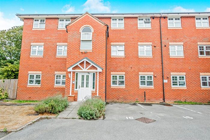 2 Bedroom Flat For Sale In Farnley Crescent, Leeds, LS12