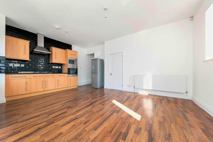 1 Bedroom Flat To Rent In Avenue Road, Beckenham, BR3