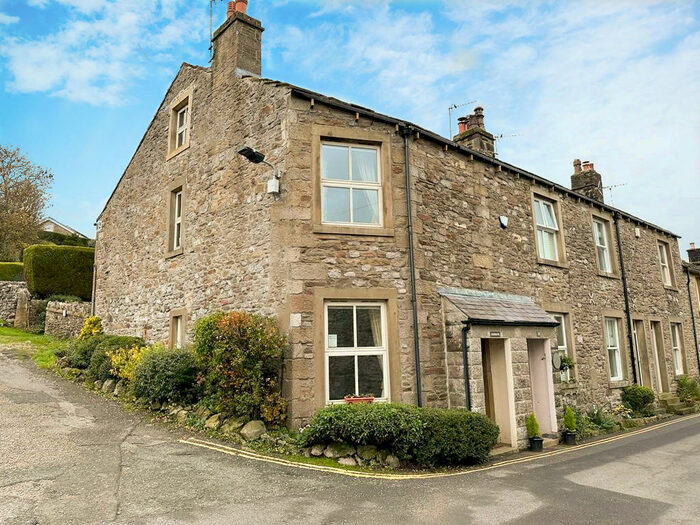 3 Bedroom End Of Terrace House For Sale In Chapel Street, Grassington, BD23