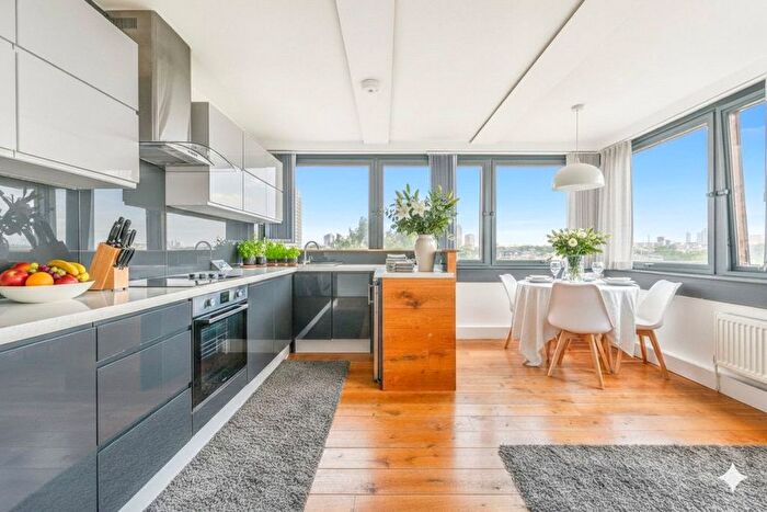 3 Bedroom Flat To Rent In Wye Street, London, SW11