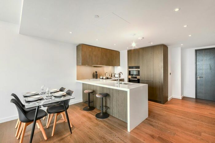 2 Bedroom Flat To Rent In Carnation Way, London, SW8