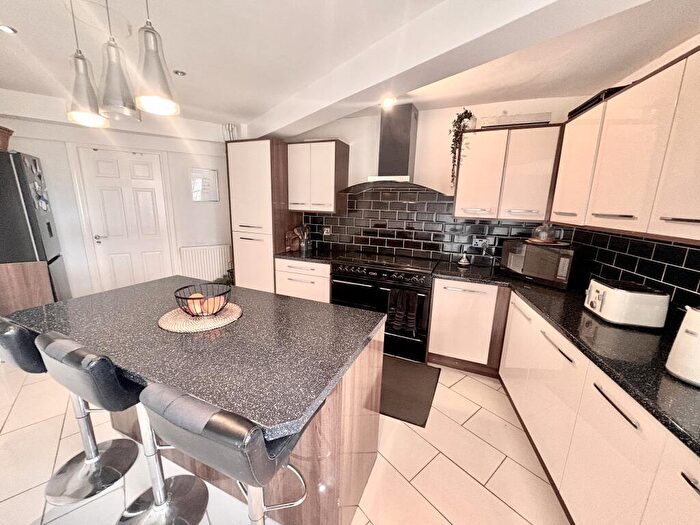 4 Bedroom Semi Detached House To Rent In Springfield Crescent, Solihull, B92