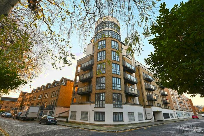 1 Bedroom Apartment To Rent In Queens Court, Northey Street, E14