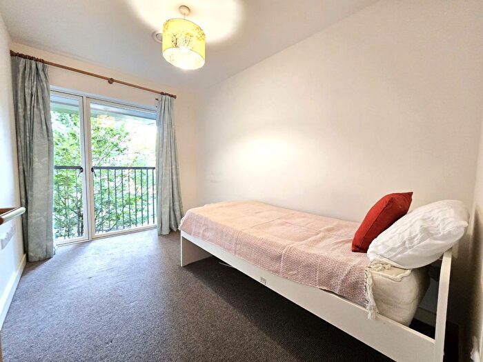 3 Bedroom Flat To Rent In Maud Street, Canning Town, London, E16